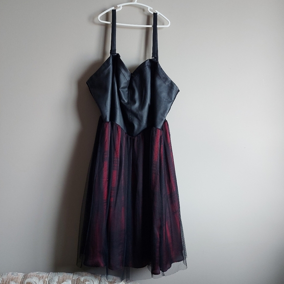 LOVE & LEGEND ♡ Ladies Dress - Picture 3 of 14